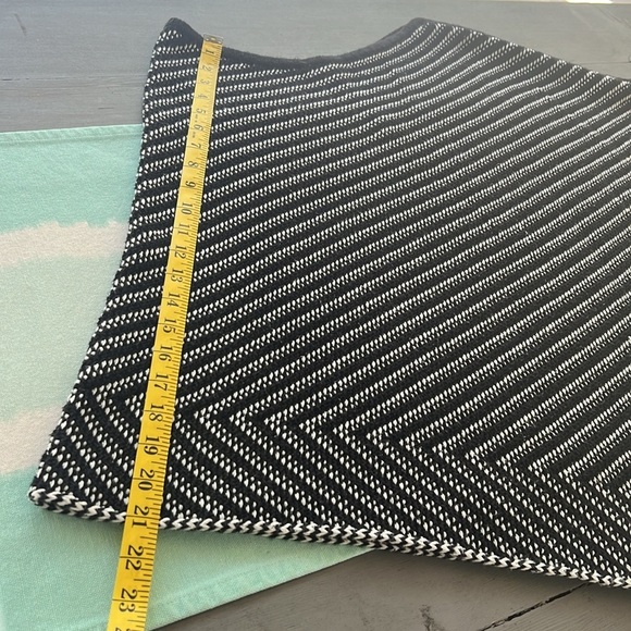 Chico’s Black & White Knit Asymmetrical Hemline Pullover Style Poncho Sweater - Picture 6 of 8